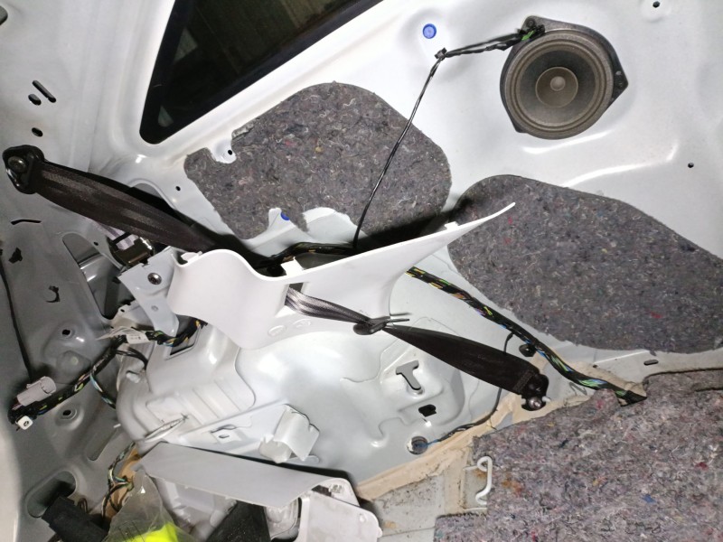 Recambio de cinturon seguridad trasero izquierdo para opel corsa e (x15) 1.3 cdti (08, 68) referencia OEM IAM 13427752  