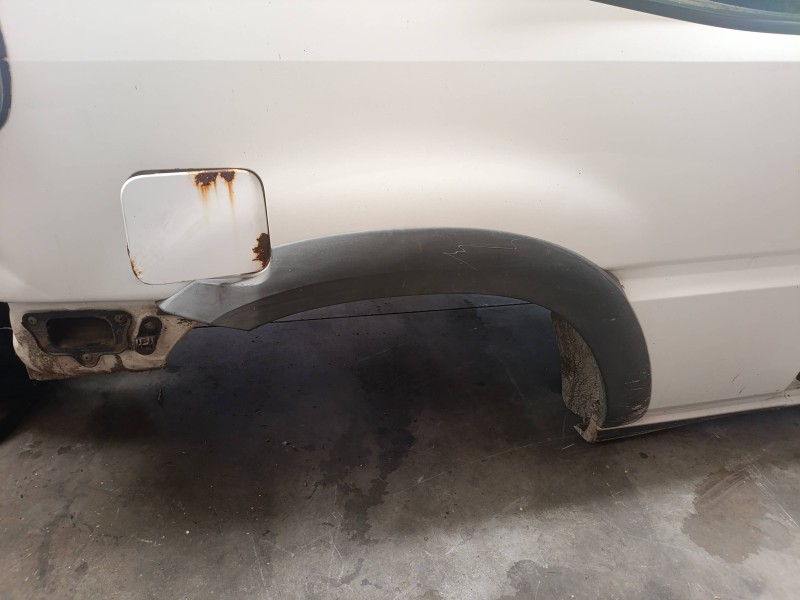 Recambio de aletin trasero derecho para nissan terrano ii (r20) 2.7 tdi 4wd referencia OEM IAM   