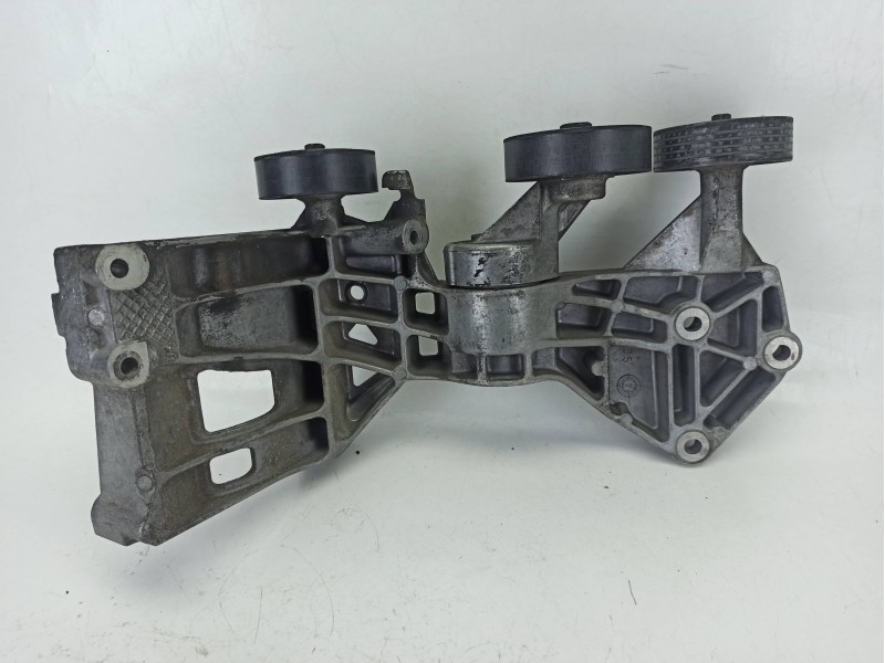 Recambio de soporte alternador para mercedes-benz clase a (w169) a 150 a-edition (169.031) referencia OEM IAM A2662000670  