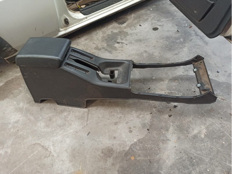 Recambio de consola central para nissan terrano ii (r20) 2.7 tdi 4wd referencia OEM IAM   