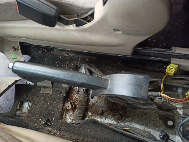 Recambio de palanca freno para nissan terrano ii (r20) 2.7 tdi 4wd referencia OEM IAM   