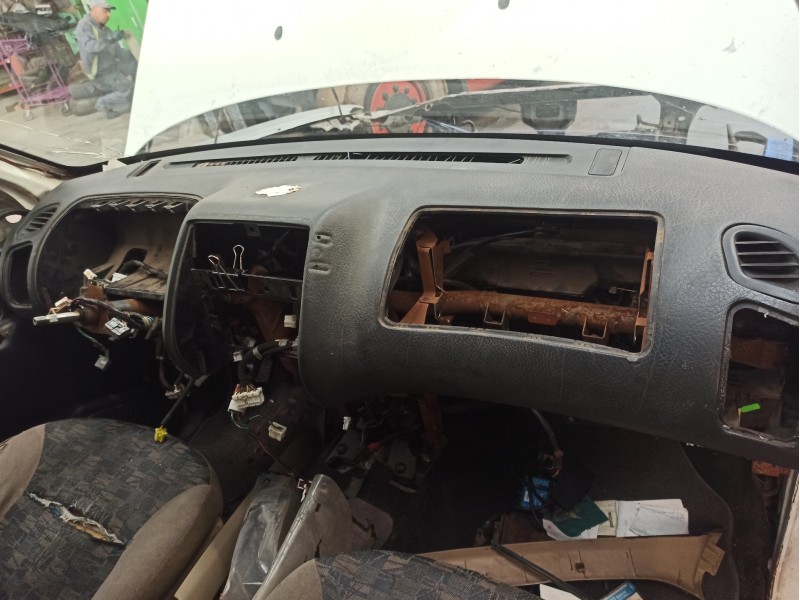 Recambio de salpicadero para nissan terrano ii (r20) 2.7 tdi 4wd referencia OEM IAM 680300X803  