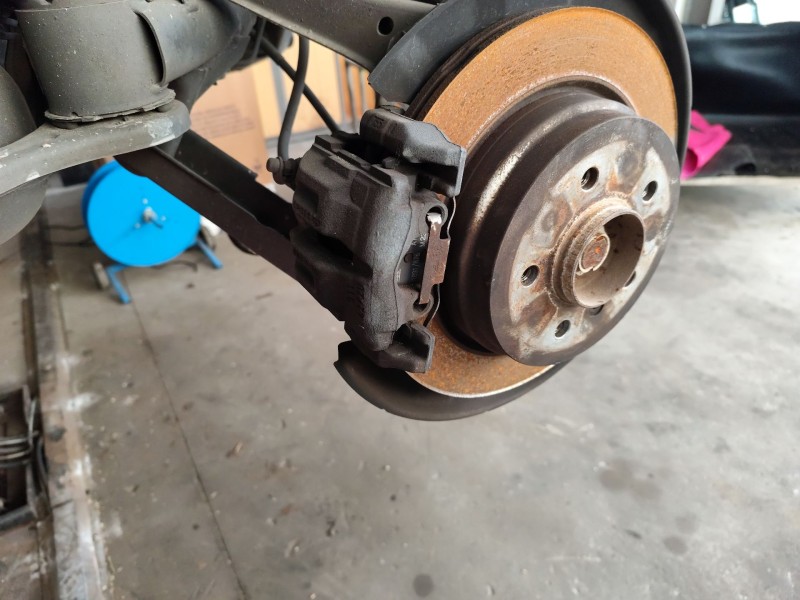 Recambio de pinza de freno trasera izquierda para bmw x1 (e84) sdrive 20 d referencia OEM IAM 34116763995  