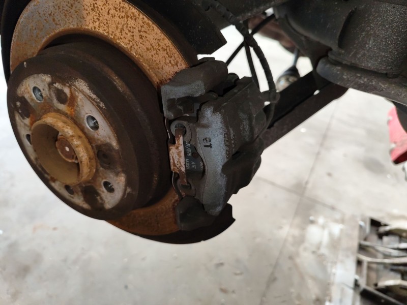 Recambio de pinza de freno trasera derecha para bmw x1 (e84) sdrive 20 d referencia OEM IAM 34216768698  