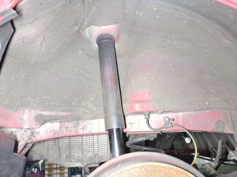 Recambio de amortiguador trasero derecho para toyota yaris (_p13_) 1.0 (ksp130_) referencia OEM IAM   