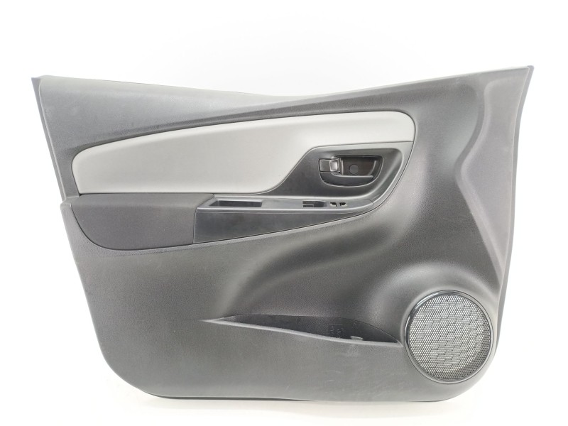 Recambio de guarnecido puerta delantera izquierda para toyota yaris (_p13_) 1.0 (ksp130_) referencia OEM IAM 676200DK10C4  